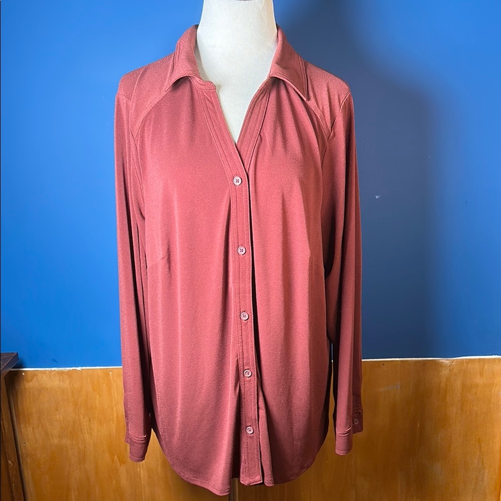 Women’s Button-Up Shirt